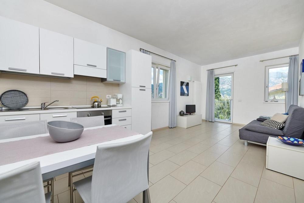 La Pervinca Apartments Malcesine Bagian luar foto