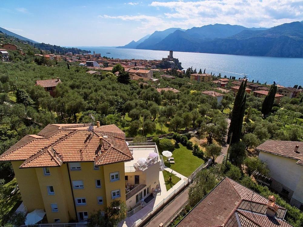La Pervinca Apartments Malcesine Bagian luar foto
