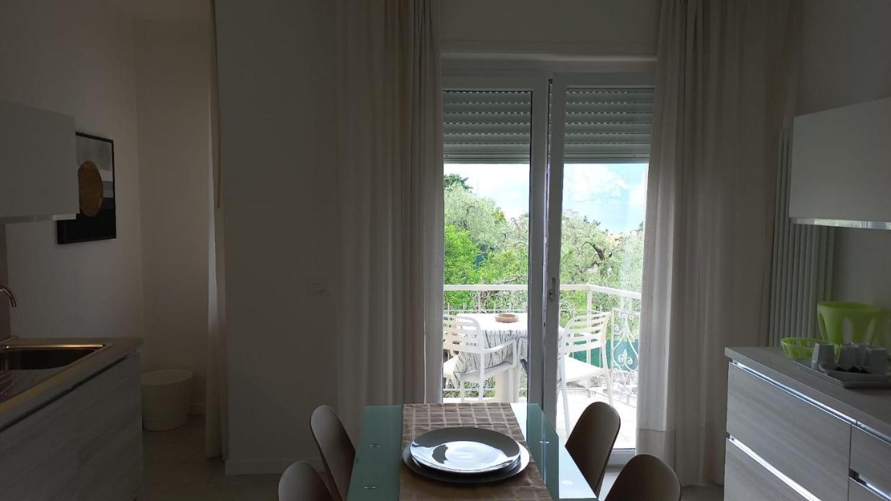 La Pervinca Apartments Malcesine Bagian luar foto