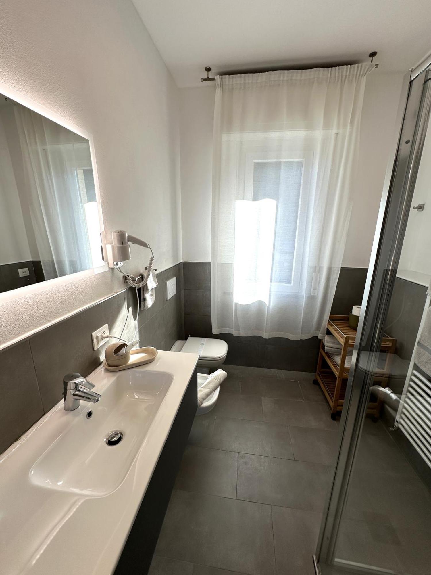 La Pervinca Apartments Malcesine Bagian luar foto