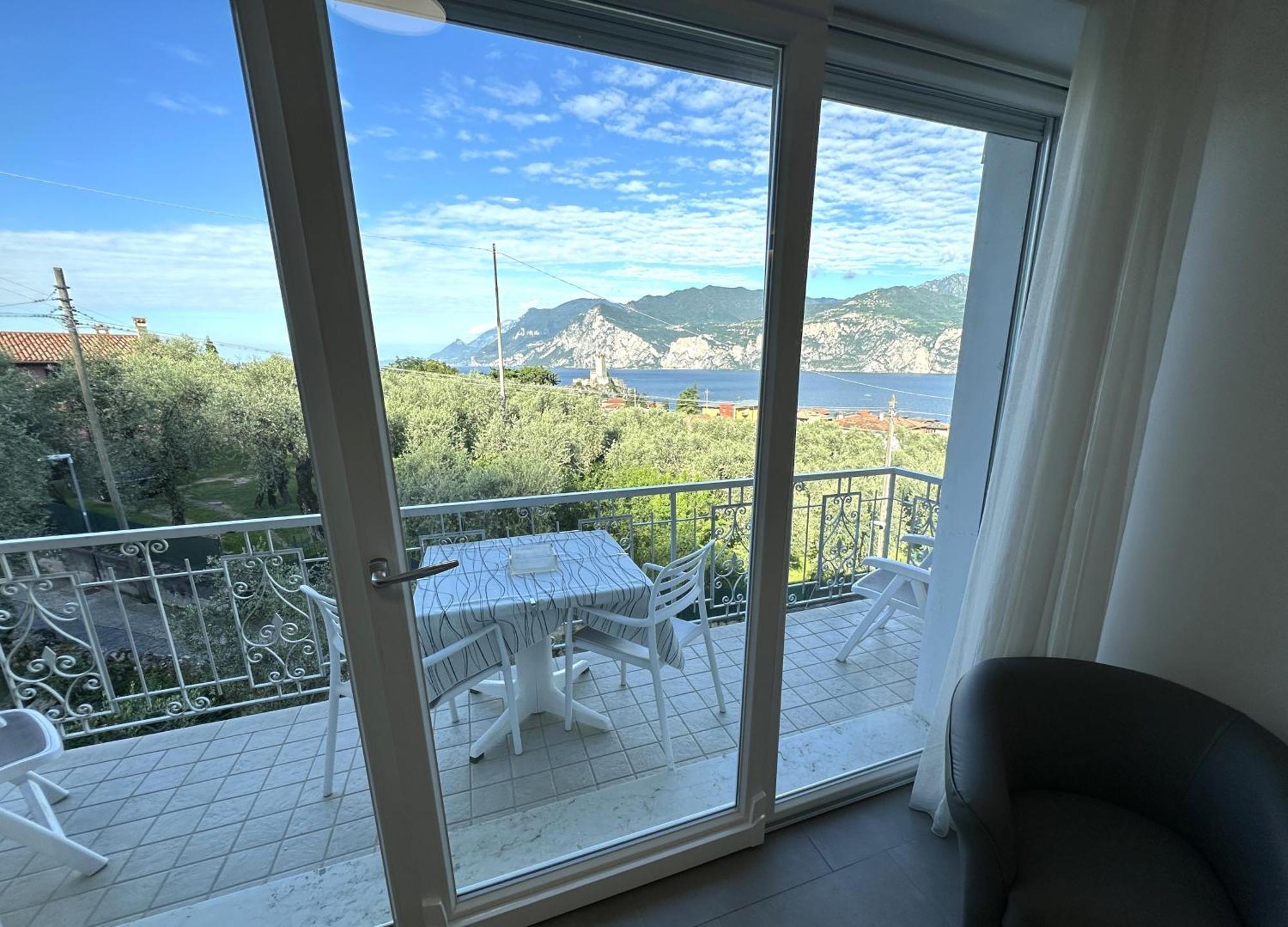 La Pervinca Apartments Malcesine Bagian luar foto
